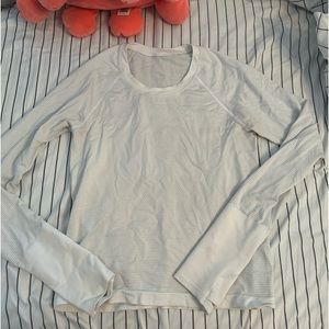 Swiftly Tech Long-Sleeve Shirt 2.0
*Race Length